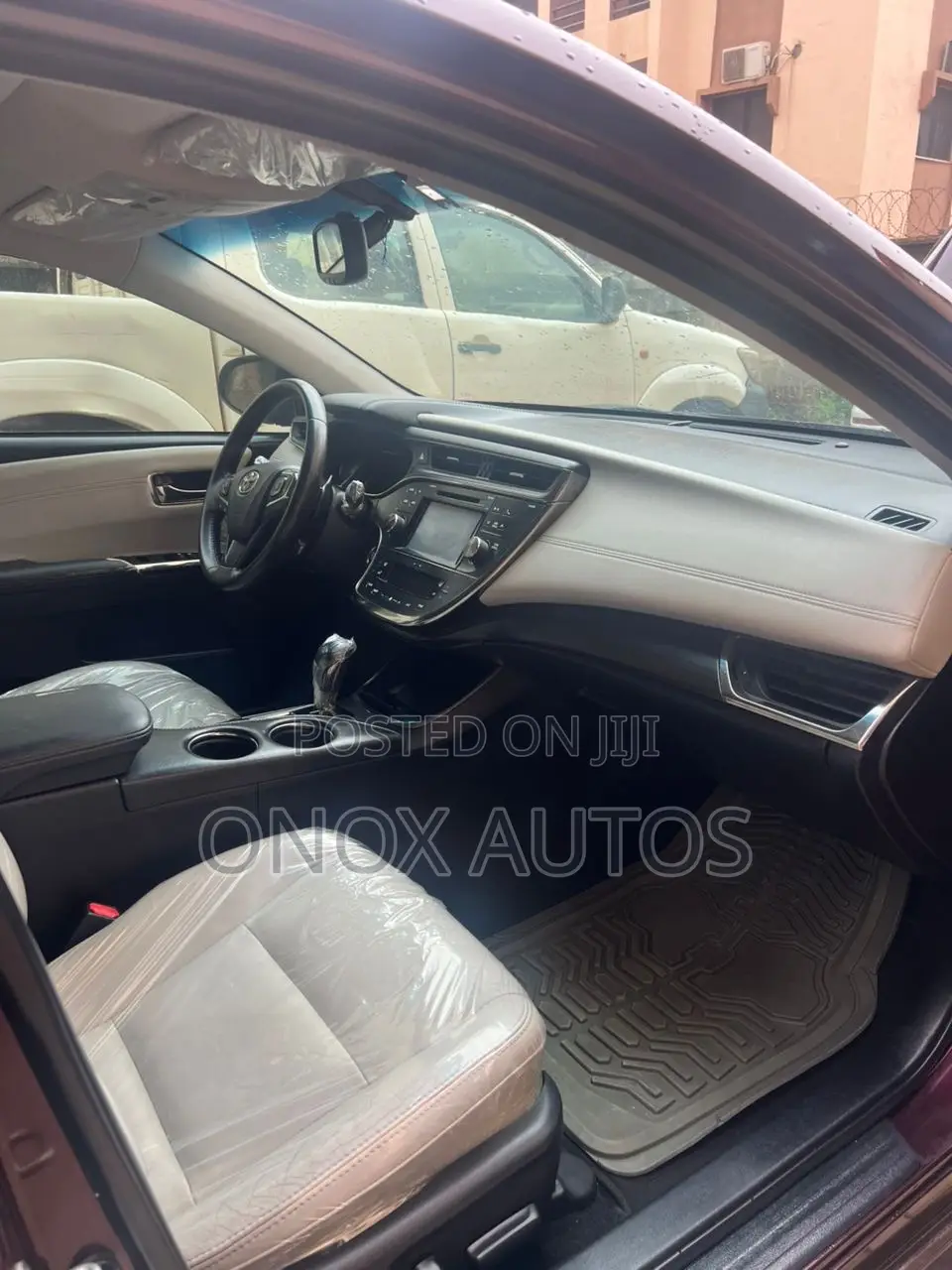 Toyota Avalon XLE Premium Sedan FWD (3.5L 6cyl 6A) 2017 Red
