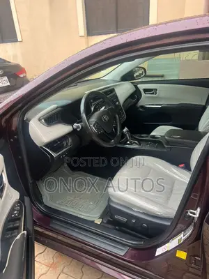 Toyota Avalon XLE Premium Sedan FWD (3.5L 6cyl 6A) 2017 Red