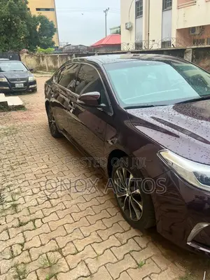 Toyota Avalon XLE Premium Sedan FWD (3.5L 6cyl 6A) 2017 Red