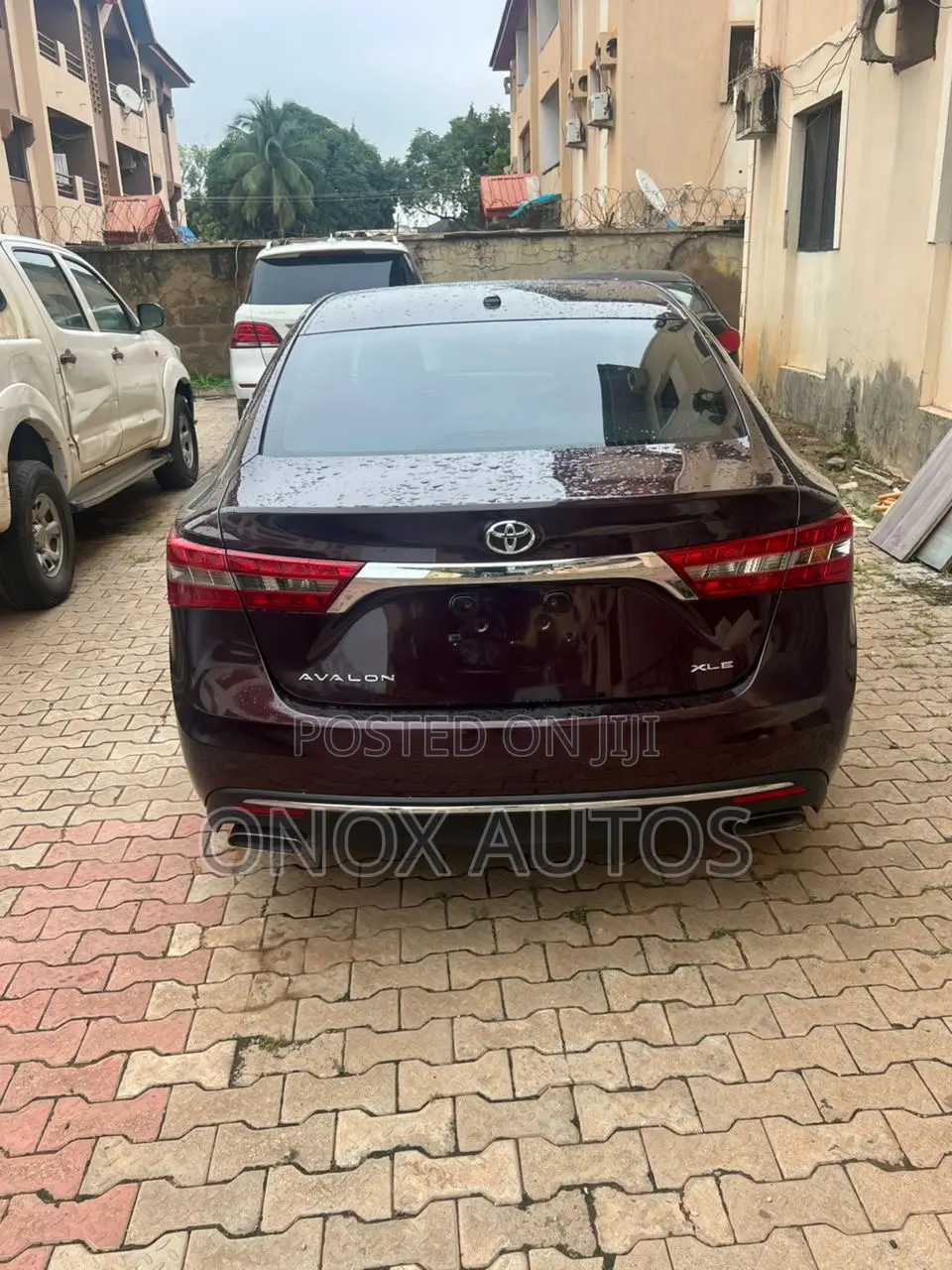 Toyota Avalon XLE Premium Sedan FWD (3.5L 6cyl 6A) 2017 Red