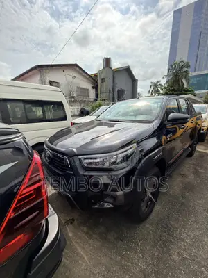New Toyota Hilux 2025 Black