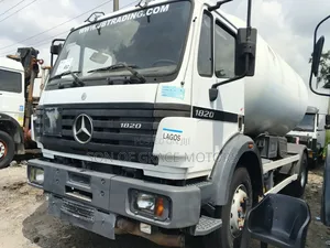 Mercedes Benz 1820 2004 White