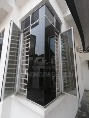 Frameless Angle Window