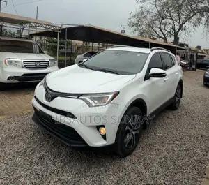 Toyota RAV4 Limited FWD (2.5L 4cyl 6A) 2017 White