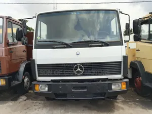 Mercedes Benz 814 Pick Up Truck