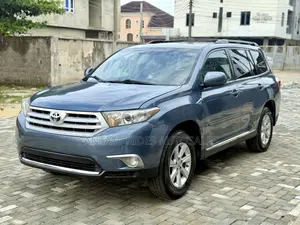 Toyota Highlander SE 3.5L 4WD 2013 Blue