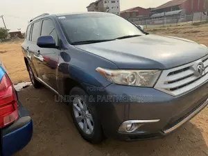 Toyota Highlander 2.7L 2WD 2013 Gray
