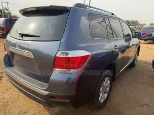 Toyota Highlander 2.7L 2WD 2013 Gray