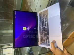 Laptop Apple MacBook Pro 2017 16GB Intel Core i7 SSD 256GB