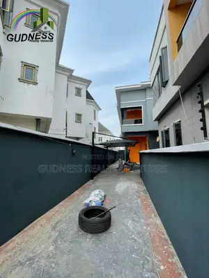 4bdrm Duplex in Chevron for rent