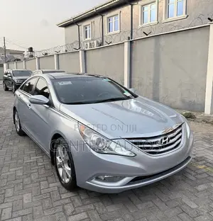 Hyundai Sonata Limited Sedan FWD (2.4L 4cyl 6A) 2012 Blue
