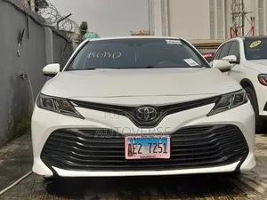Toyota Camry LE 4dr Sedan (2.5L 4cyl 6A) 2017 White