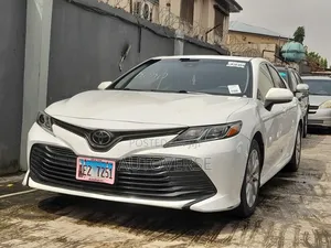 Toyota Camry LE 4dr Sedan (2.5L 4cyl 6A) 2017 White
