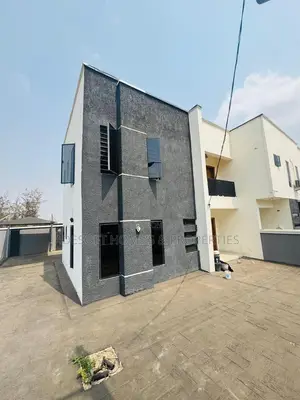 3bdrm Duplex in Carlton Gate Estate, for sale