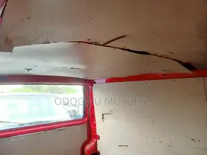 Volkswagen Transporter 2000 Red