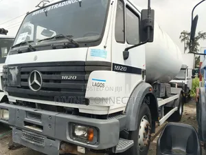 Mercedes Benz 1820