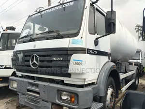 Mercedes Benz 1820