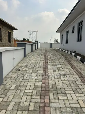 3bdrm Bungalow in Fort Court  Estate, Akala Express for sale