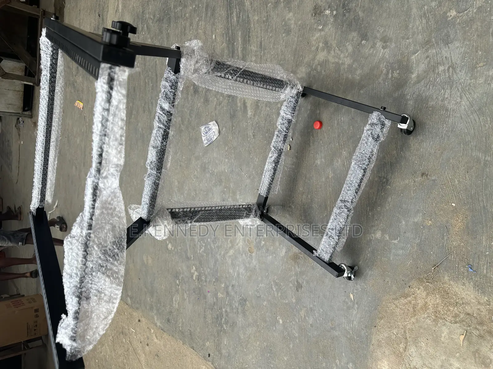 Professional Adjustable Black Iron Mixer/Amplifier Rack