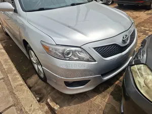 Toyota Camry SE 4dr Sedan (2.5L 4cyl 6A) 2011 Silver
