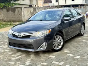 Toyota Camry XLE 4dr Sedan (2.5L 4cyl 6A) 2012 Gray