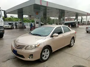 Toyota Corolla 2013 Gold