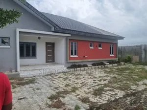 3bdrm Bungalow in Peak Park Estate, Lakowe for sale