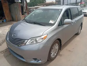 Toyota Sienna XLE 7 Passenger 2011 Silver