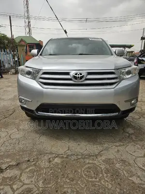 Toyota Highlander Limited 3.5L 2WD 2013 Silver
