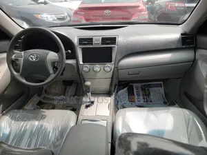 Toyota Camry LE 4dr Sedan (2.5L 4cyl 6A) 2011 Gray