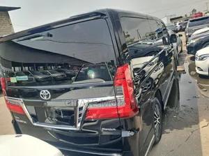 Toyota Granvia 2022 Black