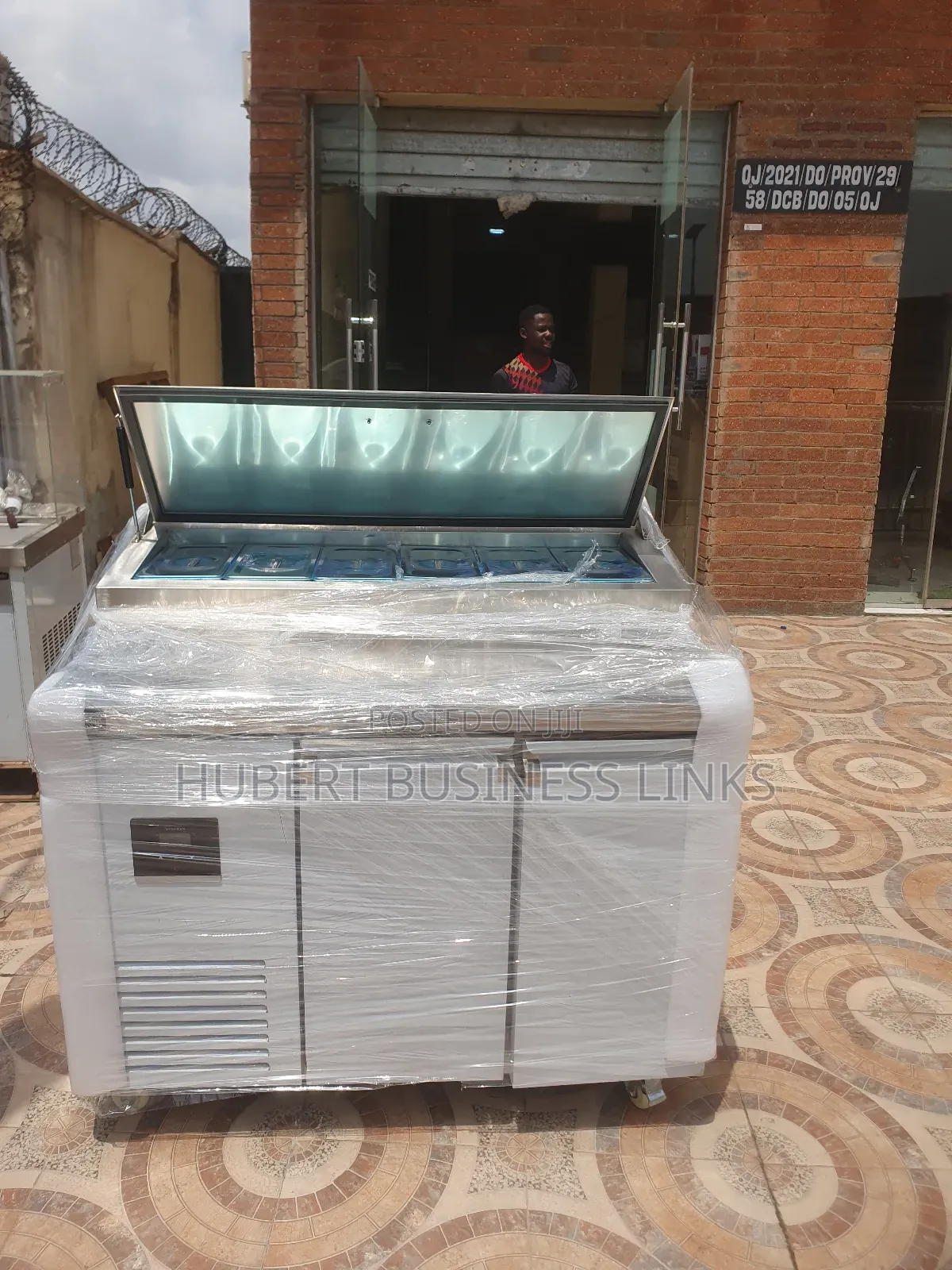 Pizza Prep Table With Under Bar Chiller