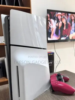 A Week Used Ps5 Slim With Pad and 12games Fc26