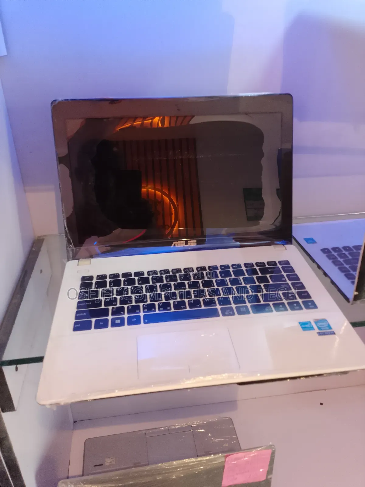 Laptop Asus 4GB HDD+SSD 256GB
