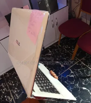 Laptop Asus 4GB HDD+SSD 256GB