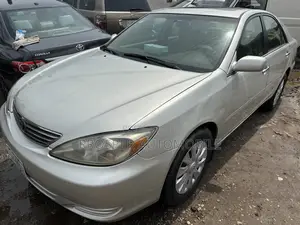 Toyota Camry LE 4dr Sedan (2.4L 4cyl 5M) 2004 Silver