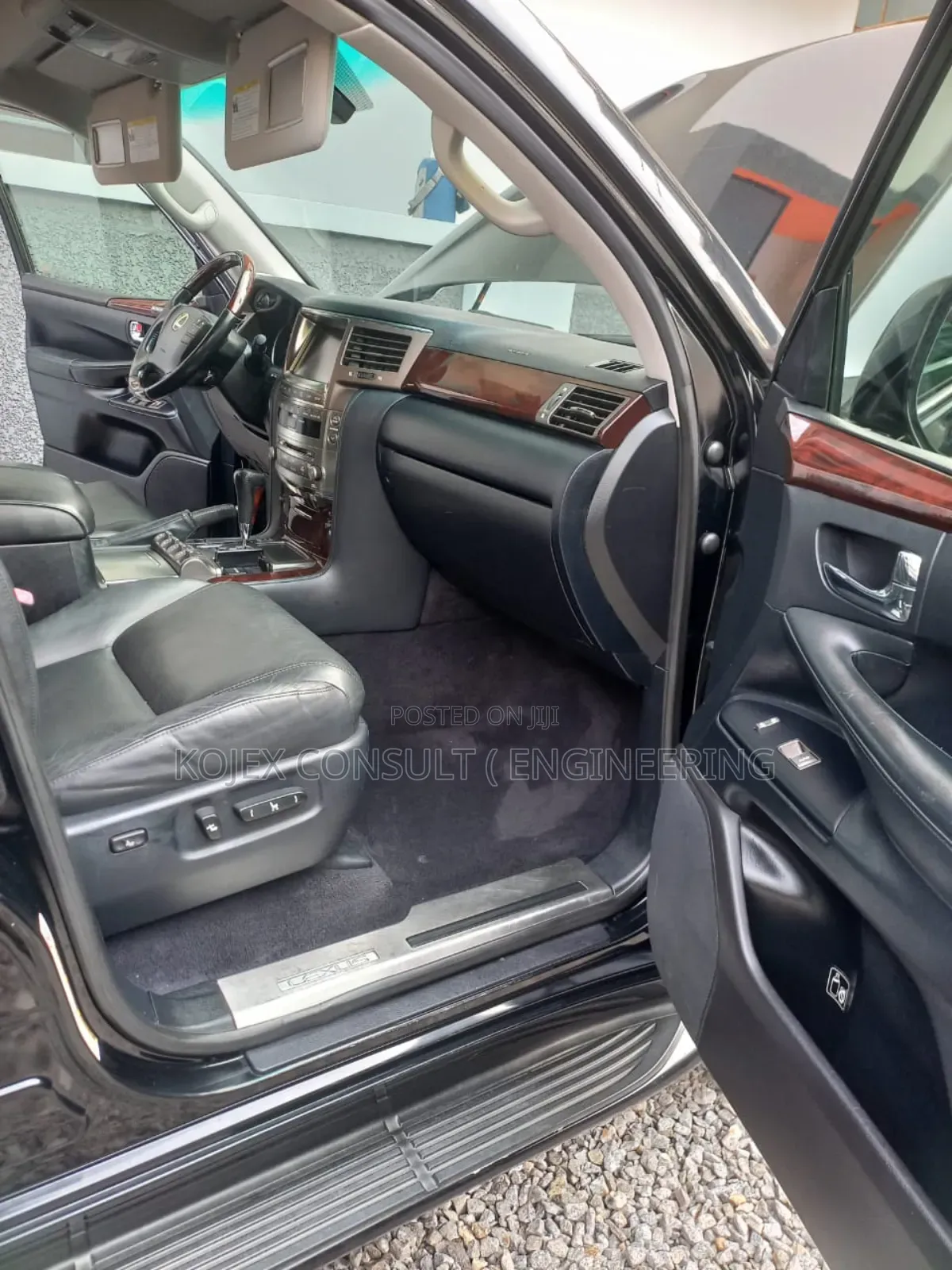 Lexus LX 570 2011 Black