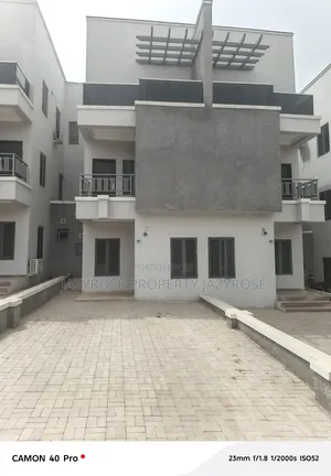 4bdrm Townhouse/Terrace in Guzape District for sale