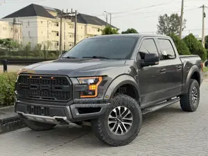 Ford F-150 Raptor 4x4 SuperCrew Cab Styleside 5.5 ft. box 145 in. WB