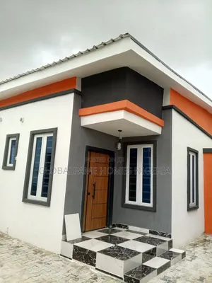 4bdrm House in Beside Peak Park, Awoyaya for rent