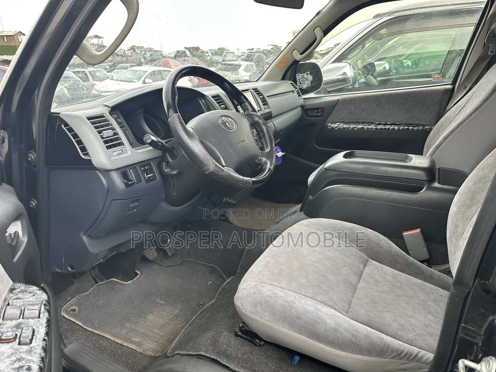 Toyota HiAce 2010 Black