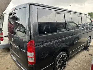 Toyota HiAce 2010 Black
