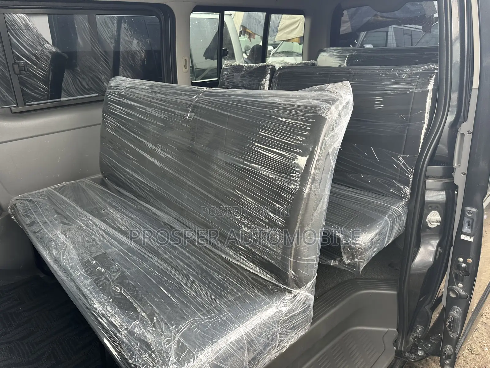 Toyota HiAce 2010 Black