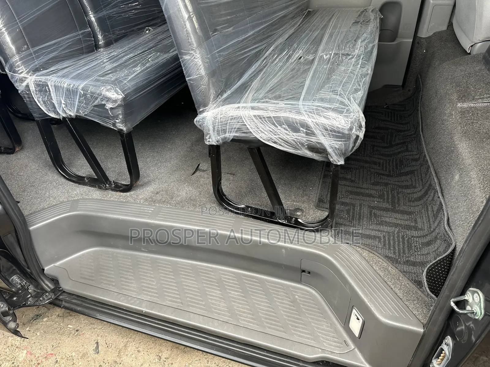 Toyota HiAce 2010 Black