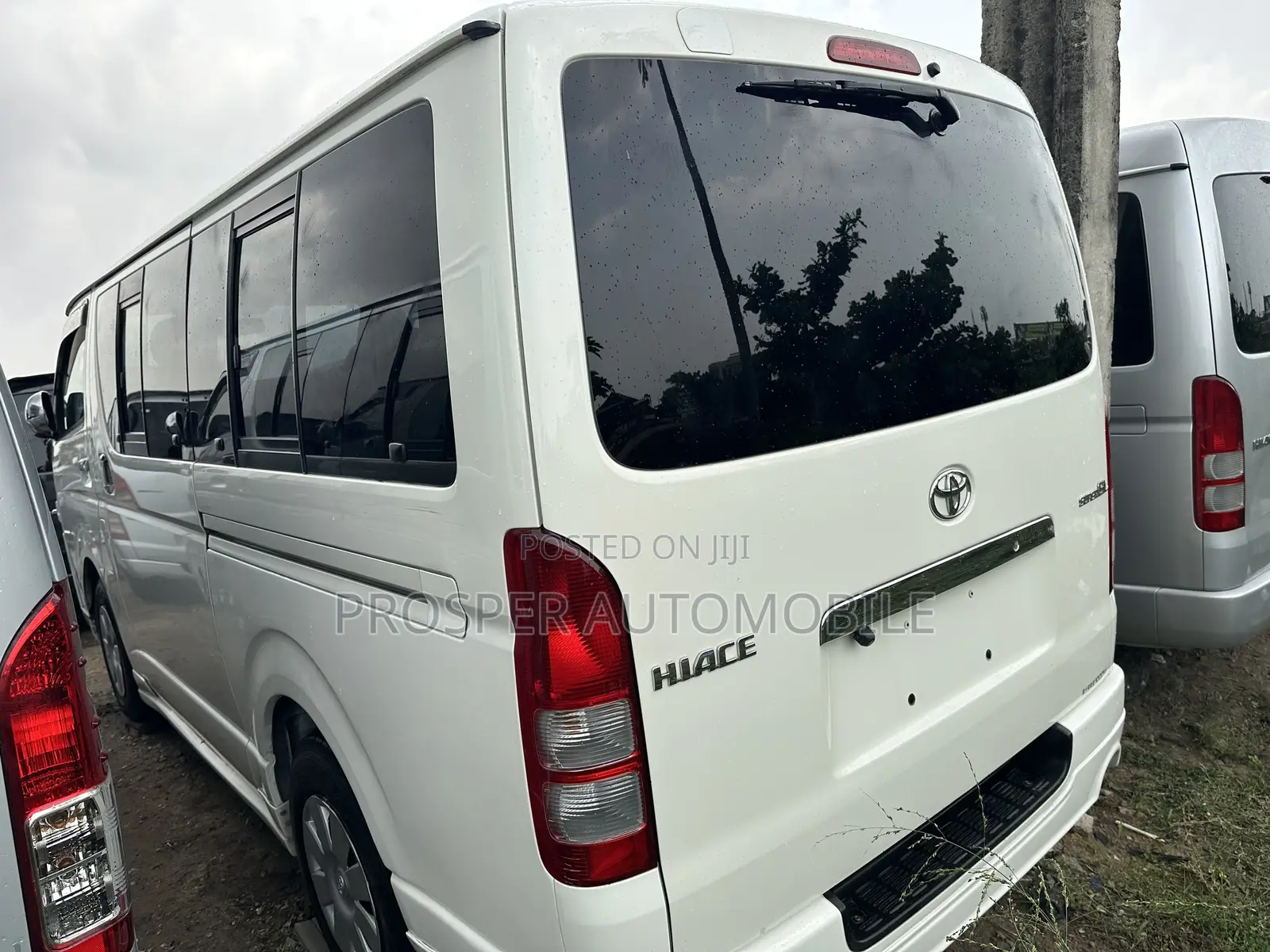 Toyota HiAce 2010 White