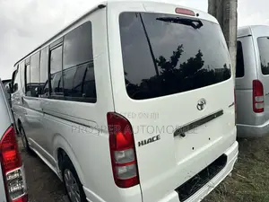 Toyota HiAce 2010 White