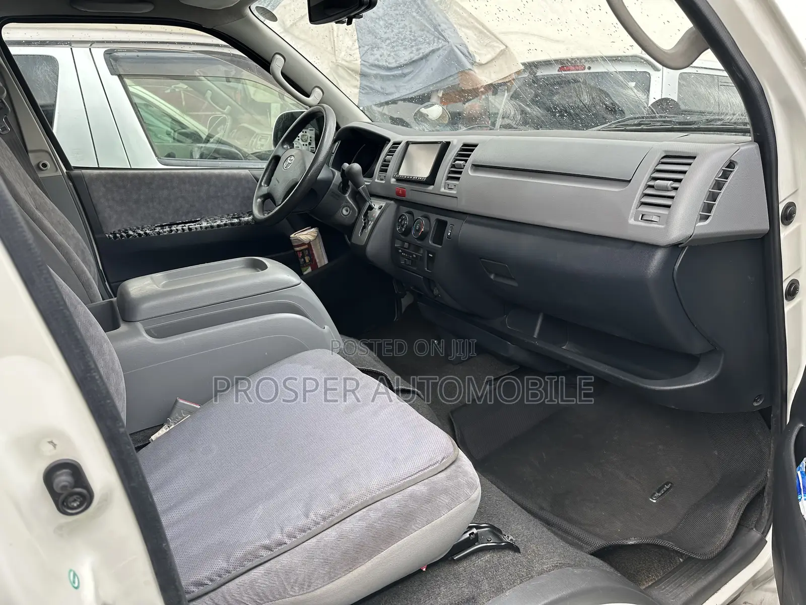 Toyota HiAce 2010 White