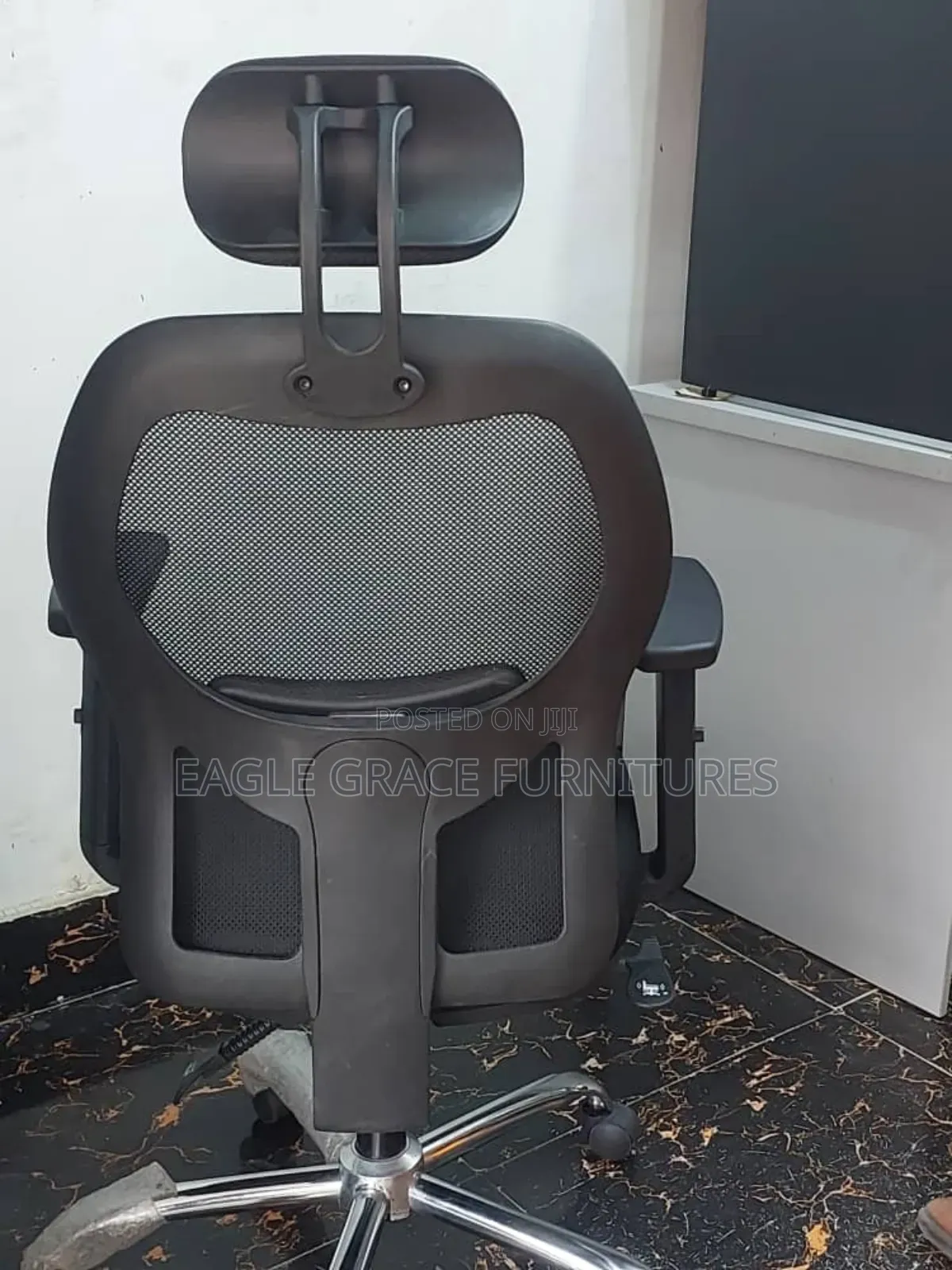 Adjustable Armrest Swivel Chair