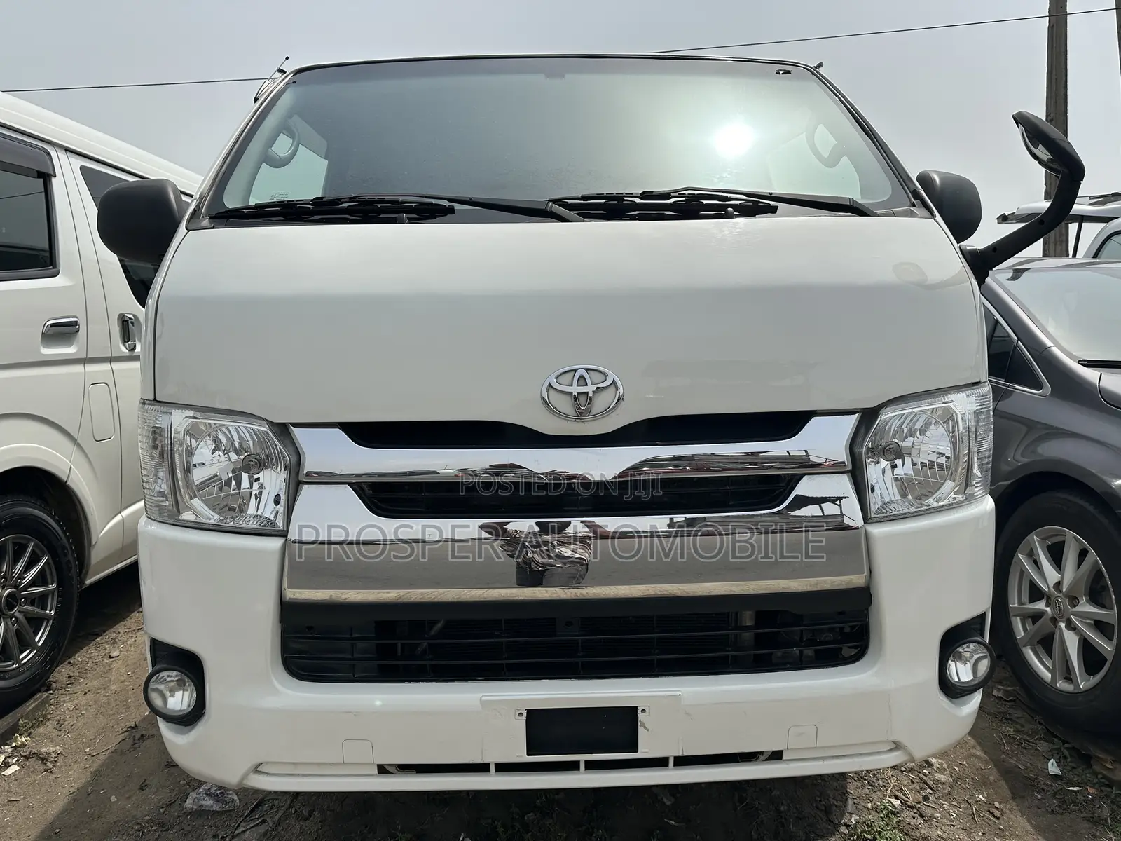 Toyota HiAce 2011 White