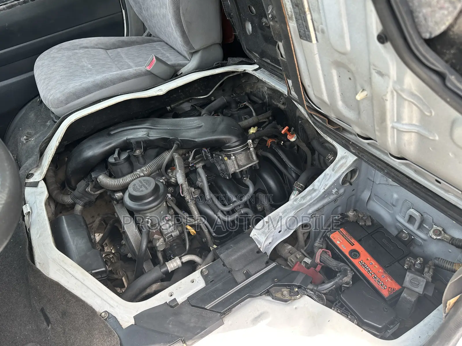 Toyota HiAce 2011 White